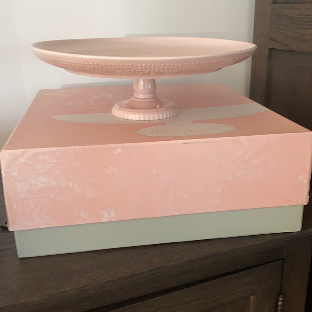 Rosanna decor bon bon large rimmed pedestal in strawberry cream